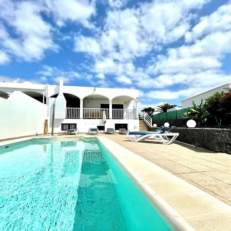 Encantadora Villa con piscina privada, Wifi, A/C, BBQ, Playa Blanca