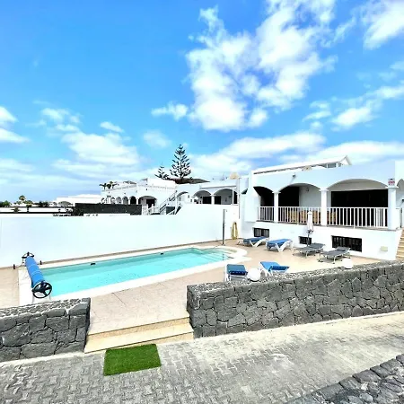Encantadora Villa con piscina privada, Wifi, A/C, BBQ, Playa Blanca