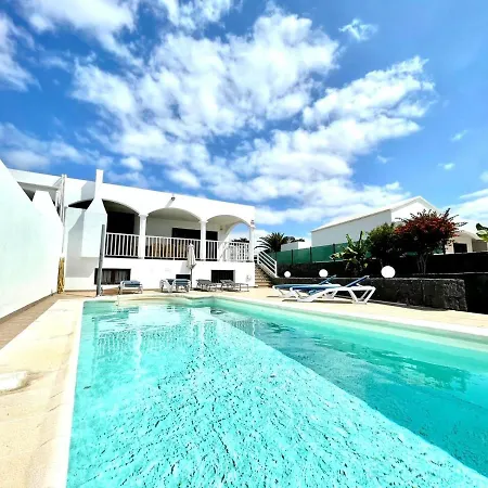Villa Encantadora Villa con piscina privada, Wifi, A/C, BBQ, Playa Blanca