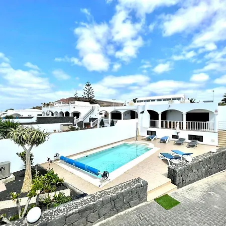Encantadora Villa con piscina privada, Wifi, A/C, BBQ, Playa Blanca *