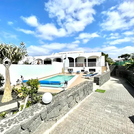 Villa Encantadora Villa Con Piscina Privada, Wifi, A/C, Bbq, Playa Blanca